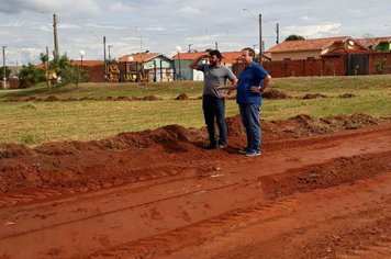 Prefeito acompanha obras de Creche, Piscina e CDHU