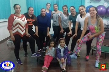 Aulas de Zumba e Jump.