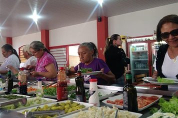 Grupo da Alegria participa de almoço no Restaurante Sabor da Tilápia