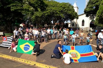 2º Giro Bike com mais de 70 participantes movimenta o domingo em Espirito Santo do Turvo.