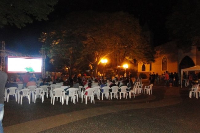 Projeto Cinema na Praça!