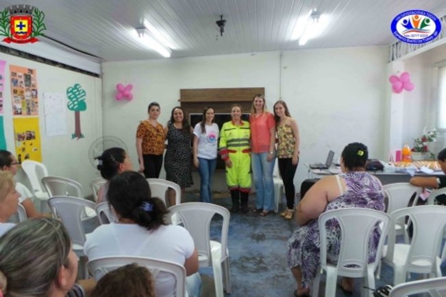 Cras realiza palestra campanha sobre Outubro Rosa.