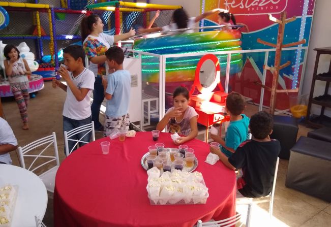 Passeio ao Buffet Infantil dos serviços do CRAS.