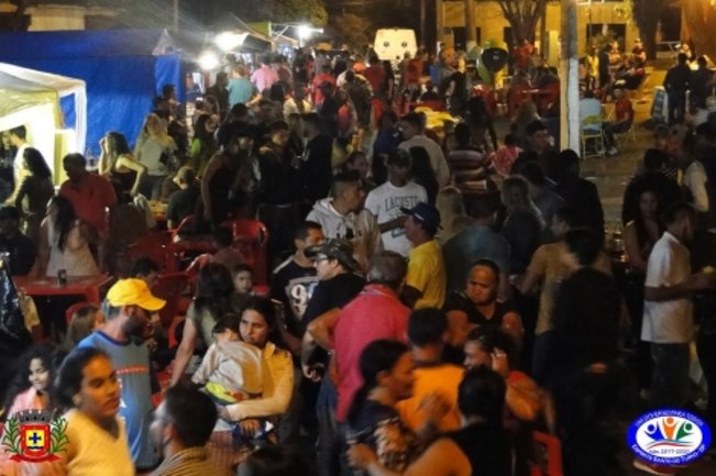 Feira da Lua na praça municipal