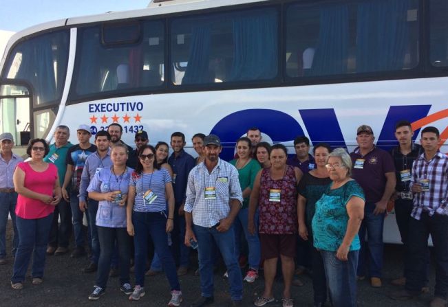 Secretaria de Agricultura oferece curso para especialização agrícola e leva produtores rurais do municipio a feira Hortitec.