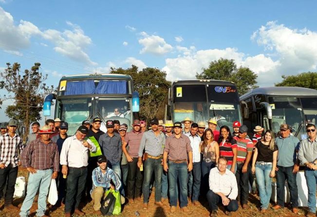 Prefeitura Municipal e Secretaria de Agricultura promovem viagem para Agrishow aos produtores rurais de Espirito Santo do Turvo.