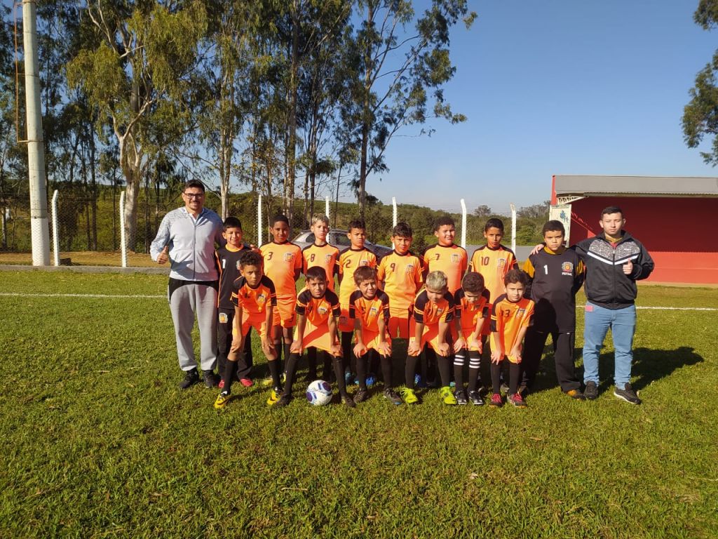 JOGO AMISTOSO ENTRE AS ESCOLINHAS DE FUTEBOL SETE